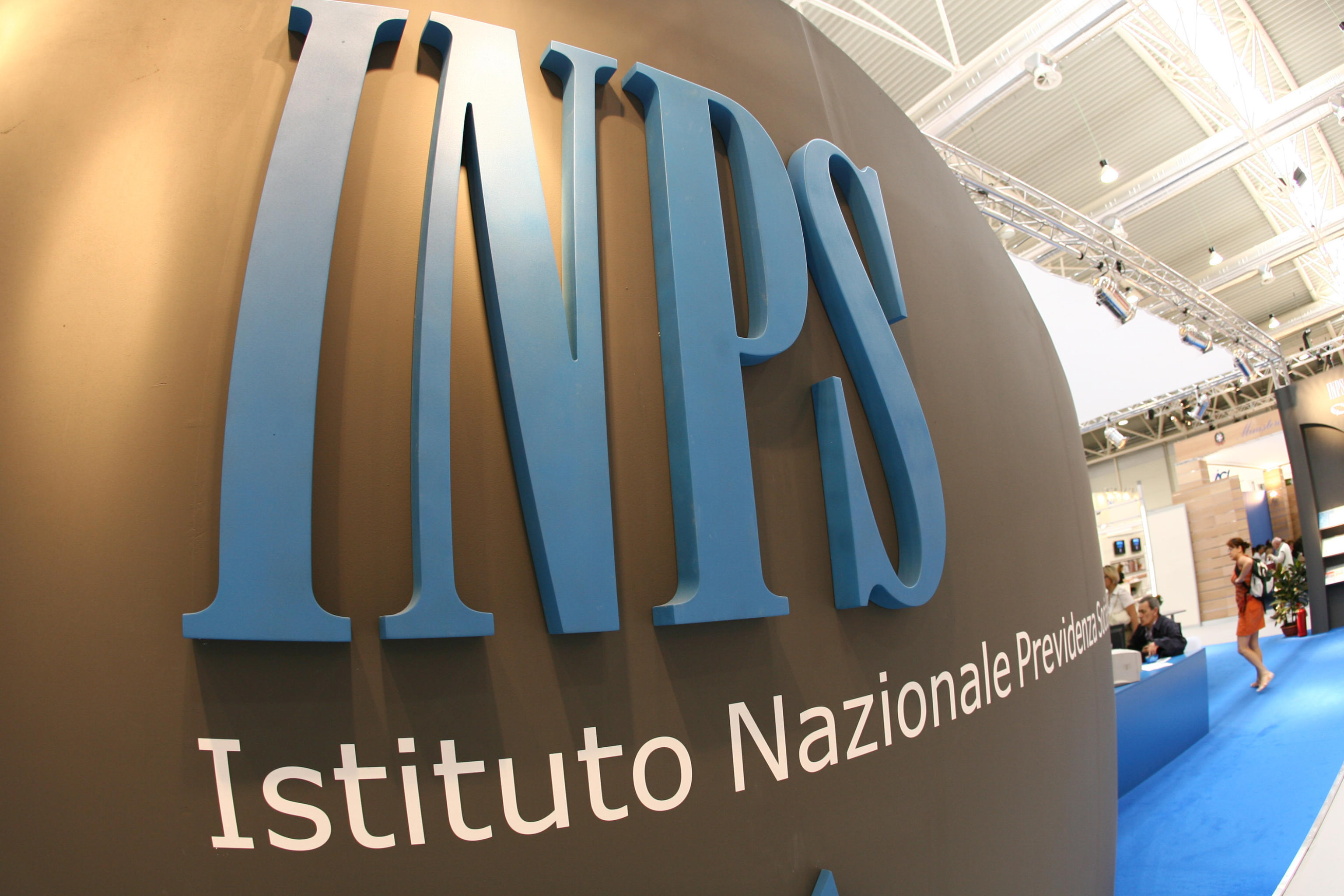 Assegno Sociale 2026: INPS contatta proattivamente i beneficiari e la domanda si precompila